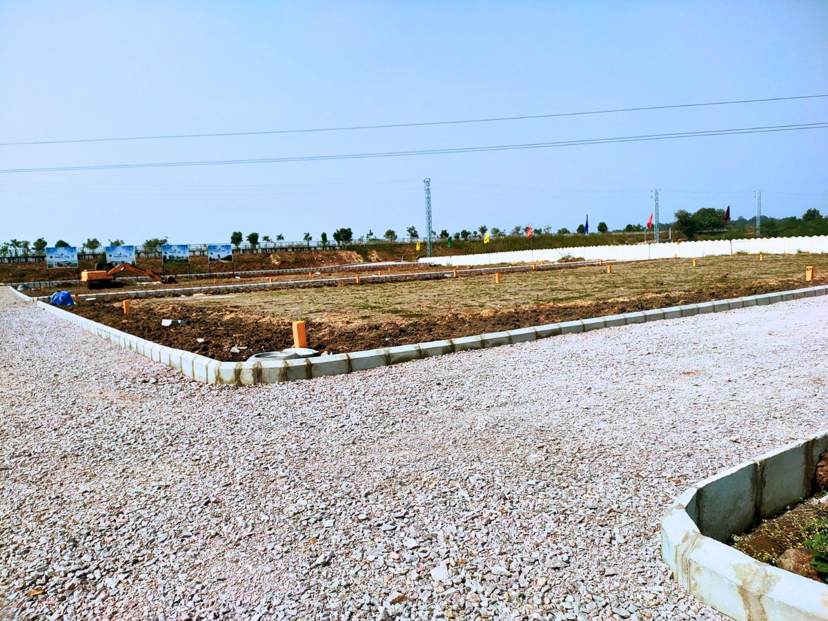 Investment-grade plots on the Mumbai Highway